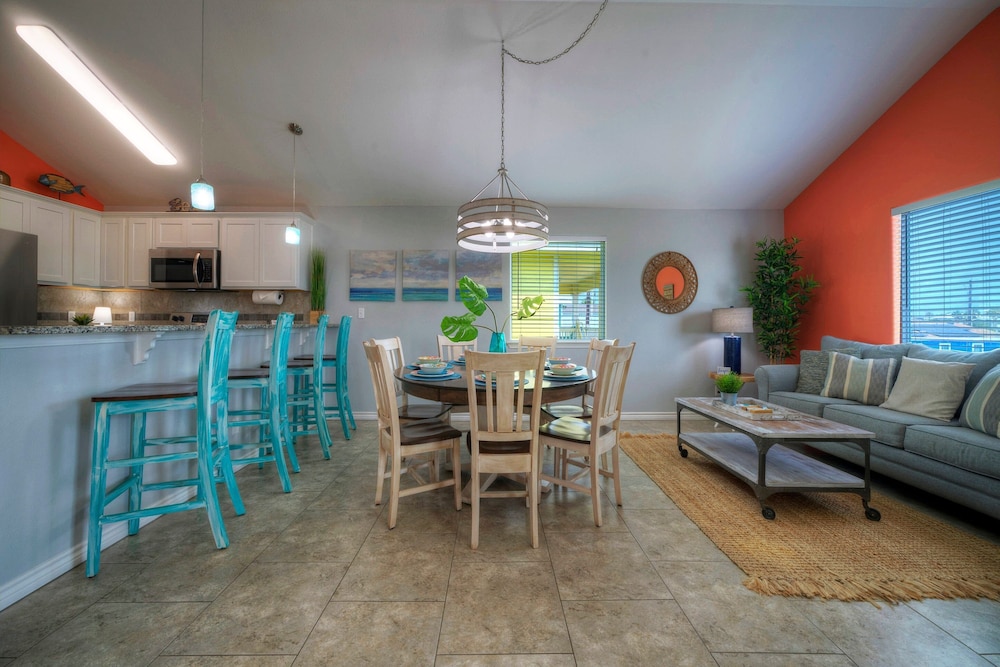 Laid Back Lime by Avantstay Near Beach w Pool Complimentary Pool Warmer