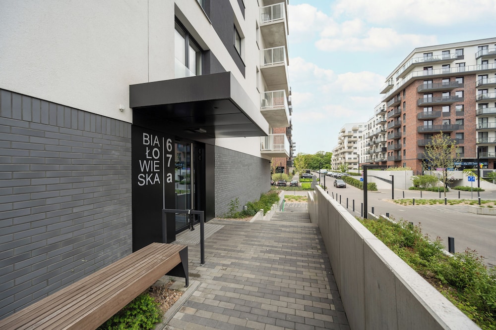 Białowieska Apartment Wrocław by Renters