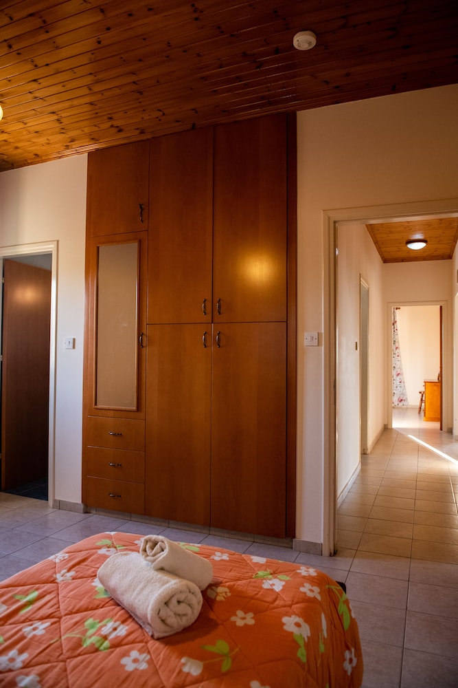 Adonis Villa
