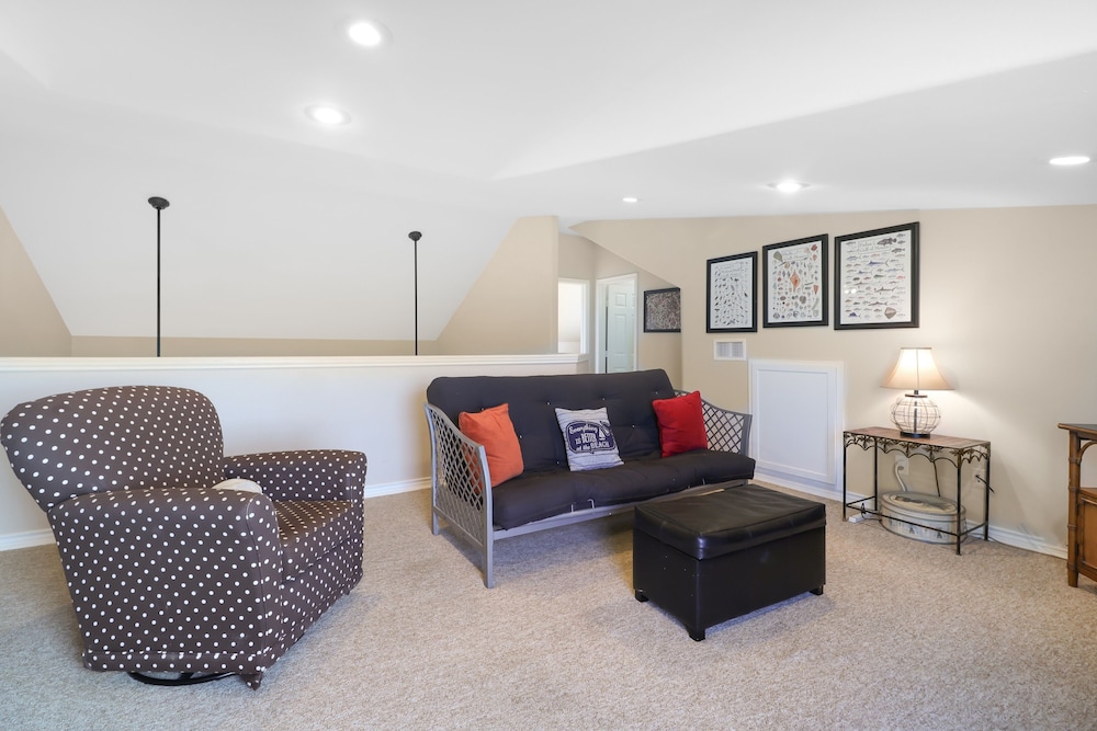 Out Of The Blue 5 Bedroom Home by RedAwning