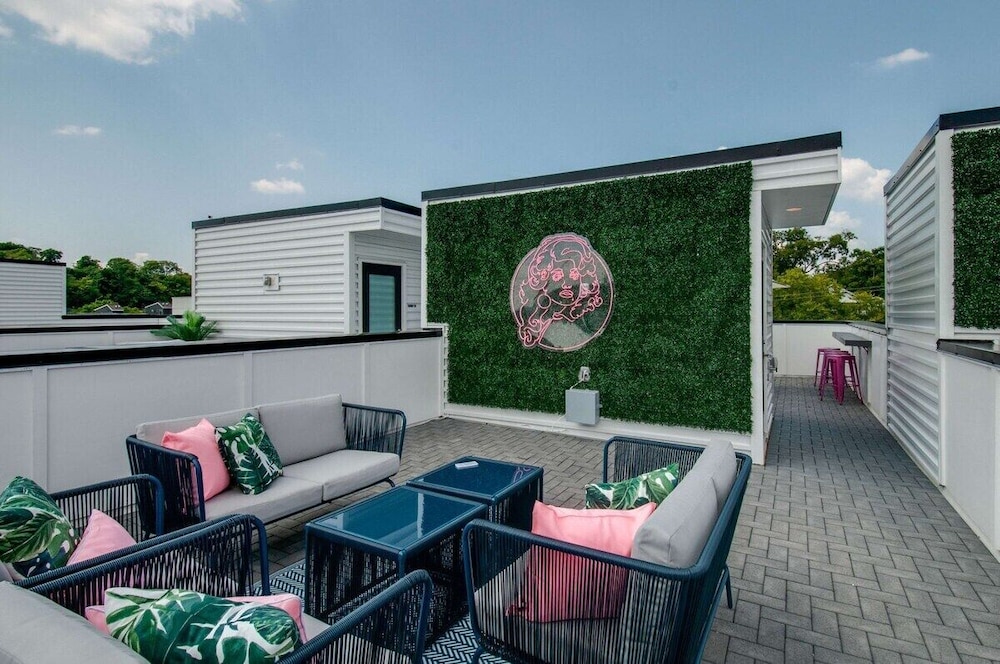 King Queen 2 Homes - 24 Beds City Views