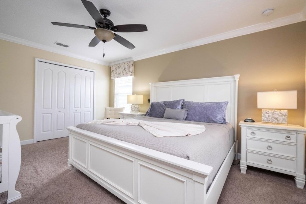Family Pool Home Near Disney!! Modern Decor, Bbq ,resort W/ Tons Of Amenities! 6 Bedroom Home