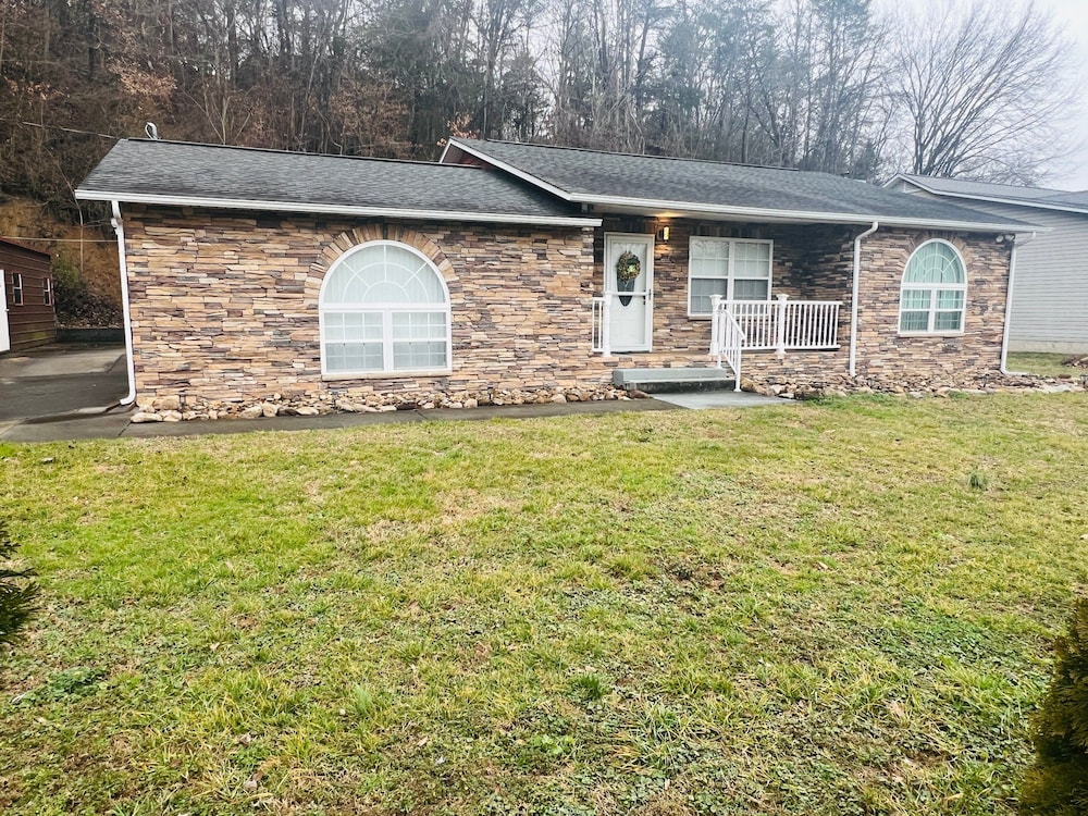 Modern Mountain Gamers Getaway