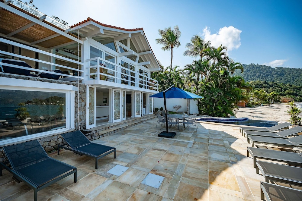 Angra - Mombaça | Mansão Espetacular Beira-Mar, 7 Suites - por Casapē Rio