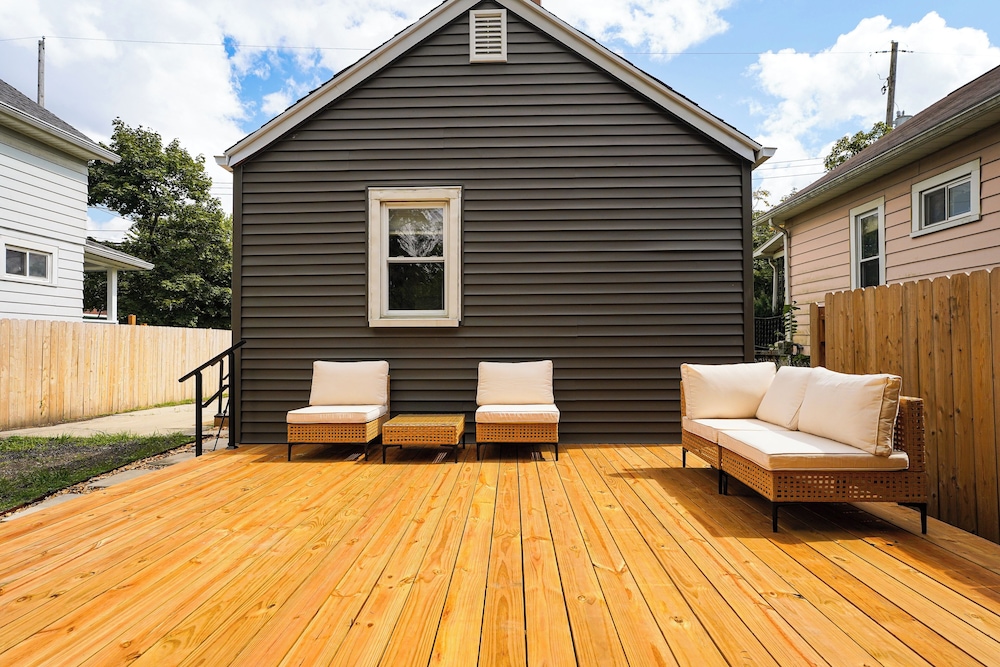 3 Mi to Michigan State: Tiny Home w/ Deck!