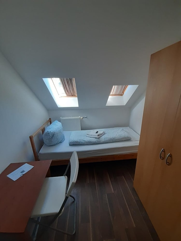 2-Rent Group Hostel Rooms&Apartments EVE168