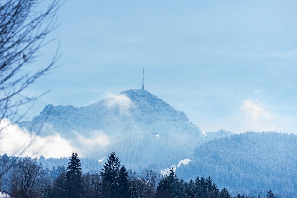 Elegant Chalet Near Slopes & Village
