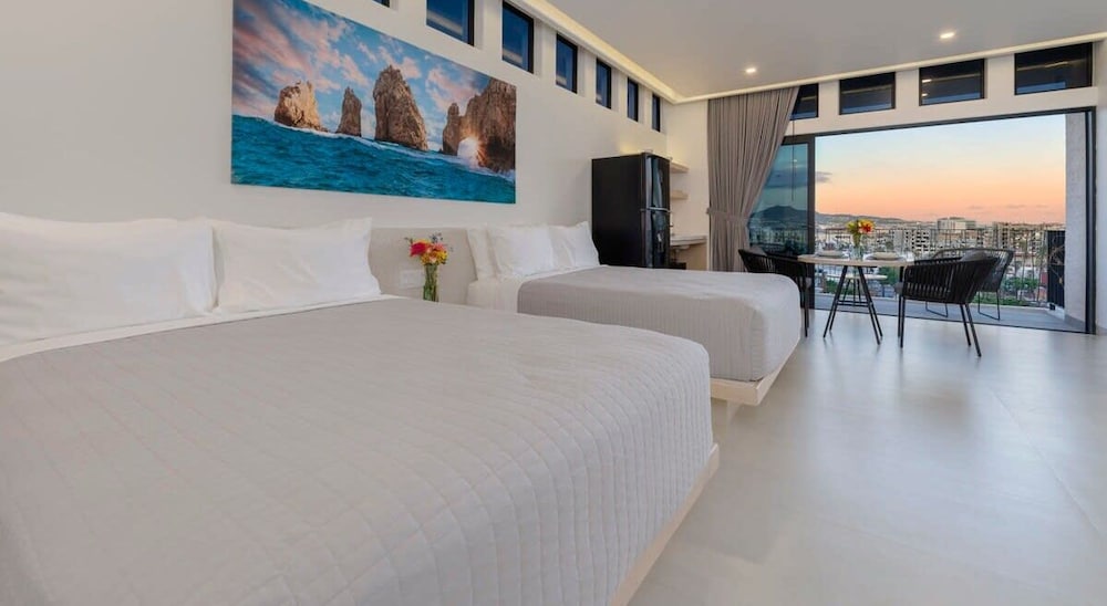 New 1BR Condo Near Marina and Downtown - Pool