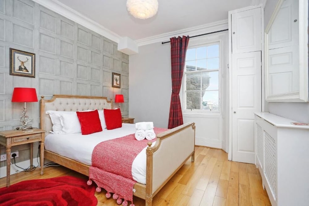 Stunning flat near Edinburgh Castle