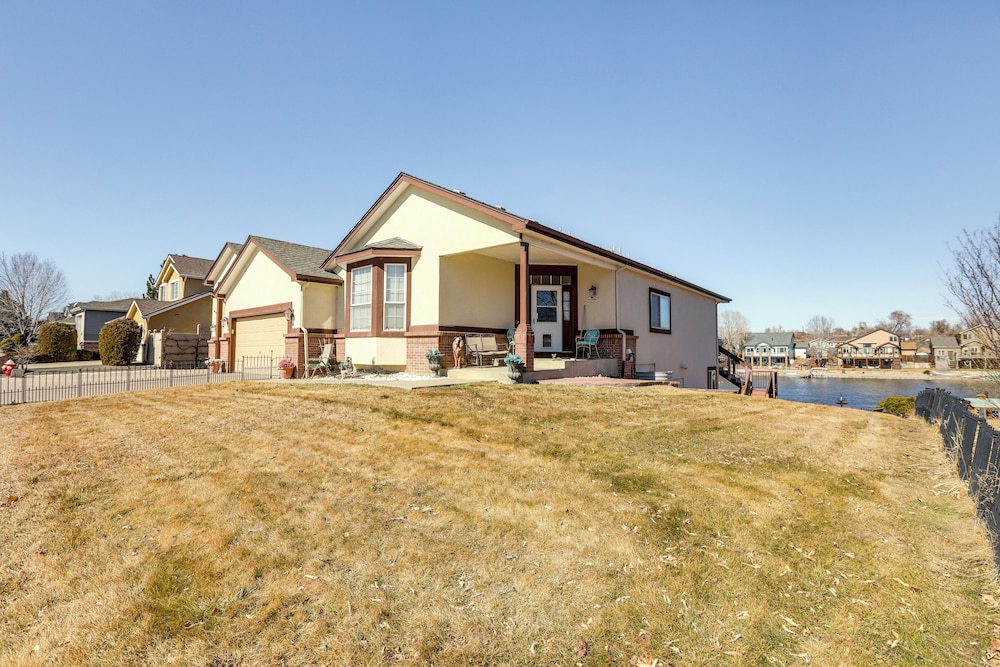 7 Mi to Dtwn Denver: Lakefront Gem w/ Dock!
