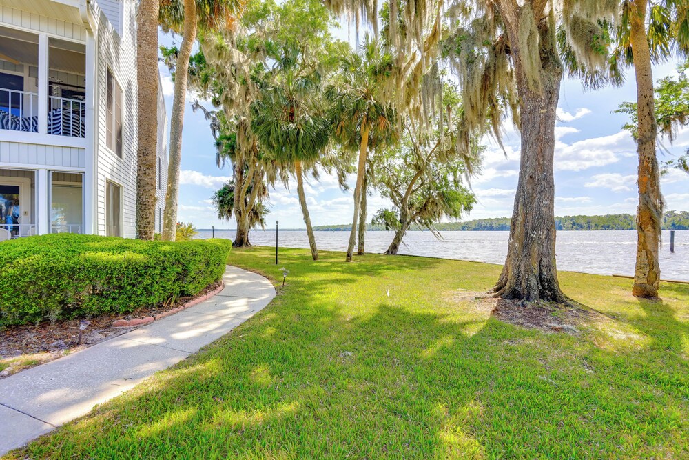 Private Balcony w/ Water Views: Welaka Condo!
