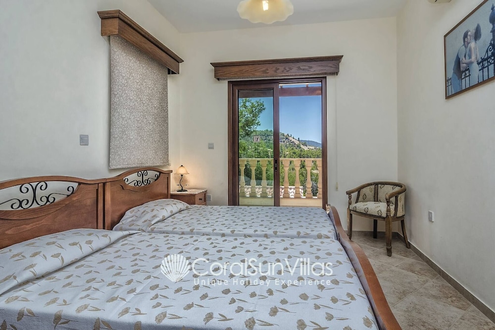 Away-from-it-all, Exceptional Sea Views Sleeps 10