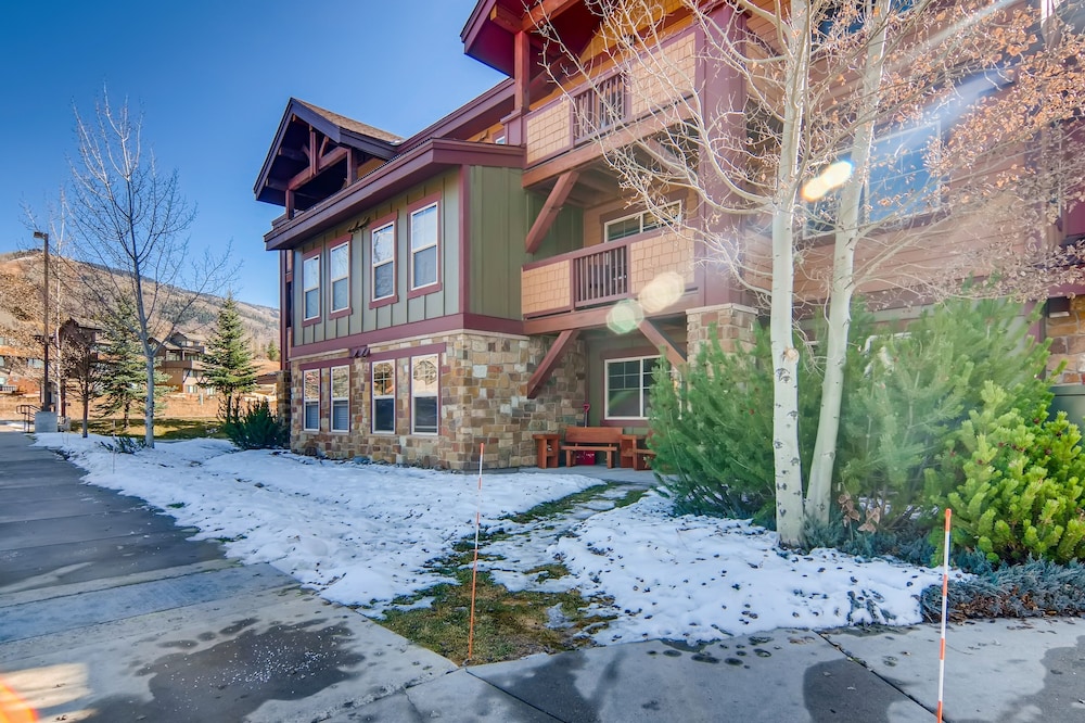 First Tracks 3105 1 Bedroom Condo by RedAwning view 5