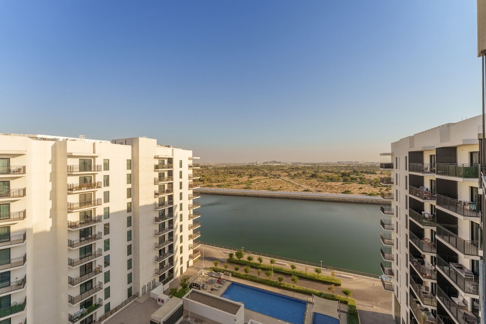 Exquisite Living w Scenic Canal Vws on Yas Island