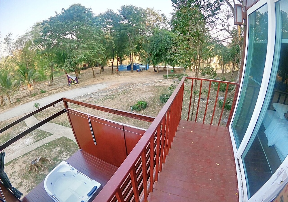 19 Degrees Resort