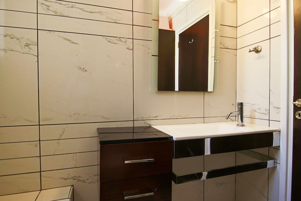Phaedrus Living Seaside Luxury Flat Pervolia view 5