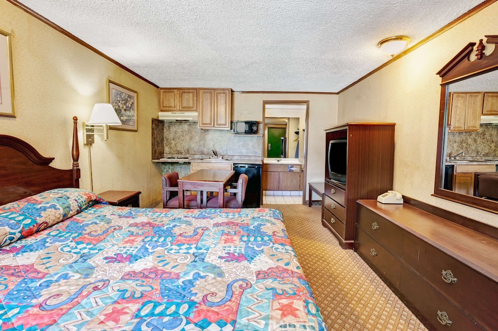 Detroit Vacations - Knights Inn Sterling Heights - Property Image 5