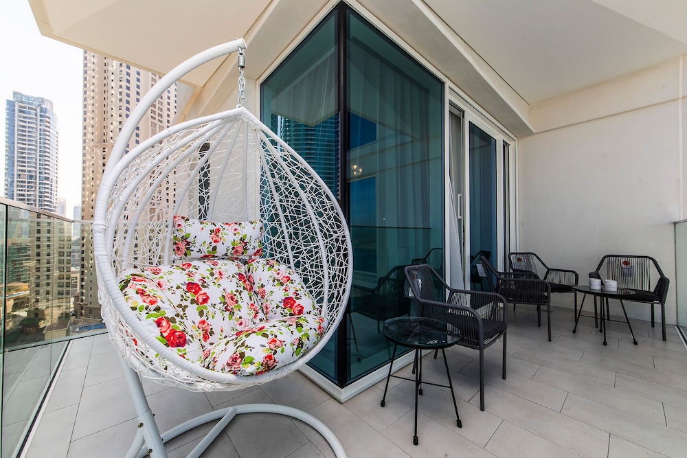 Luxury 2BR at La Vie with sea view