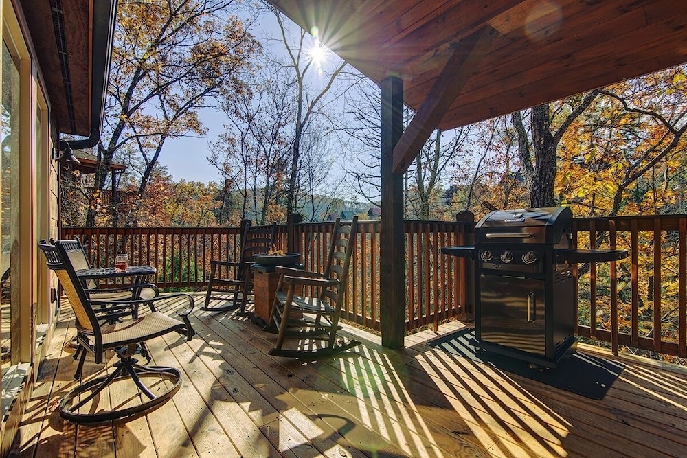 Mountain Romance - 1 Bedrooms, 1 Baths, Sleeps 4 Home by RedAwning