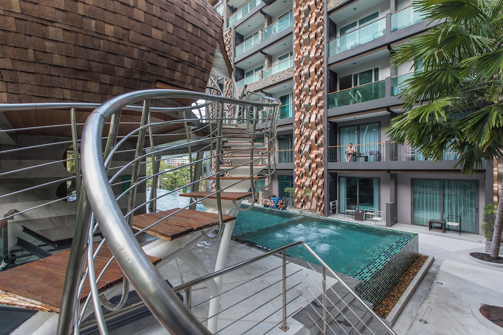 Emerald 702 - Triplex Penthouse With Stunning View