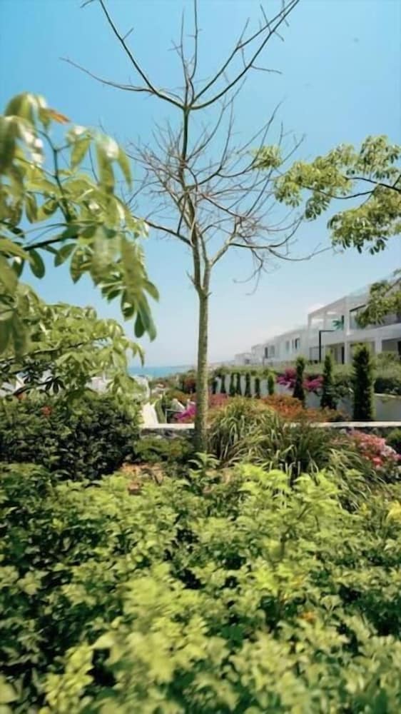 Two Bedroom Stylish Apartment With sea and Mountains View!