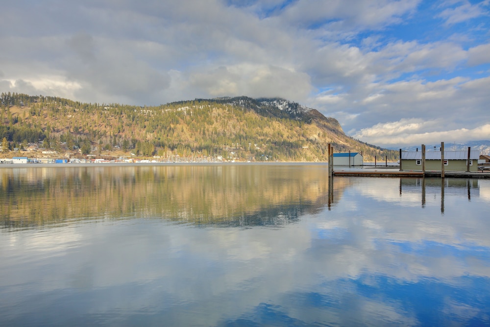 Boat, Fish, Swim: Lake Pend Oreille Gem w/ Deck!