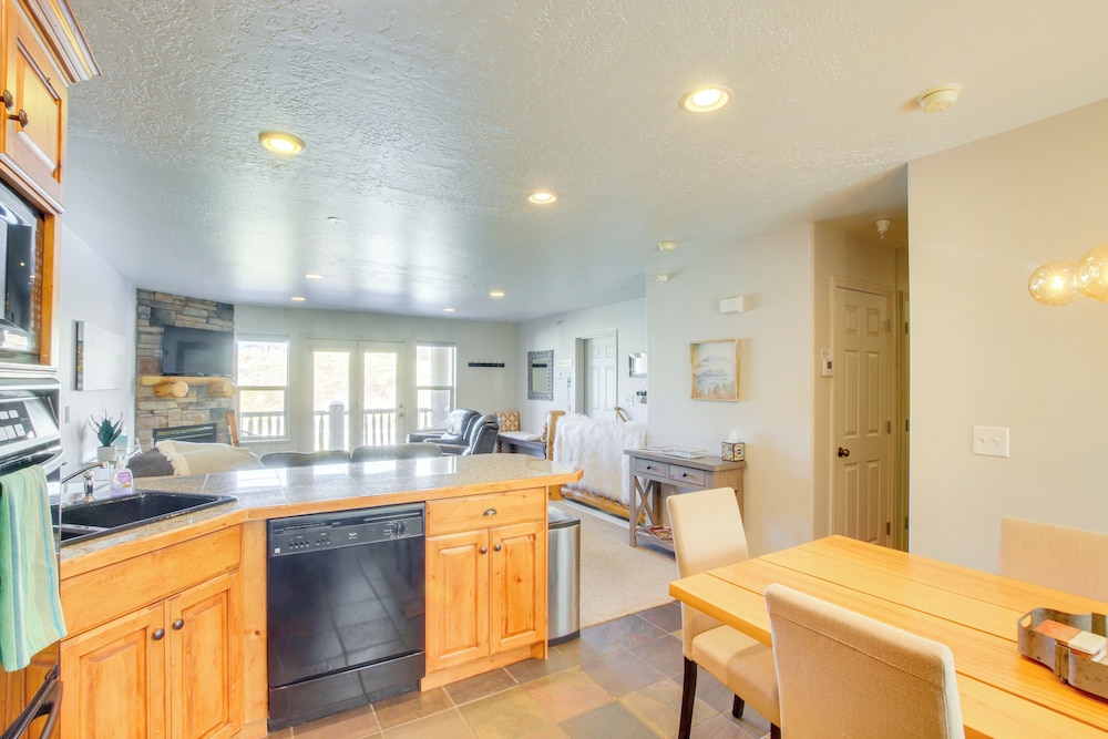 6 Mi to Powder Mtn w/ Shuttle: Cozy Eden Condo!