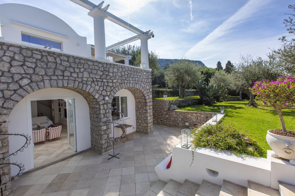 Villa Serenity Garden Pool view 5