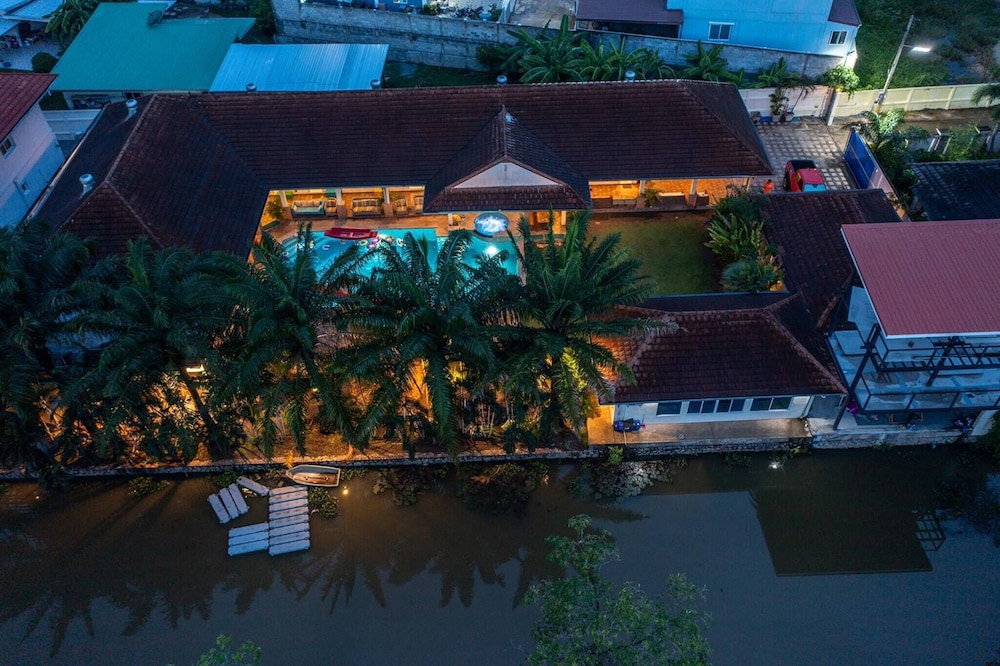 Pool Villa for Families and Party