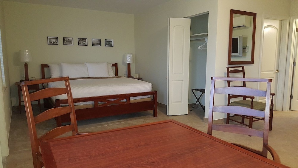 Le Cabanon Motel