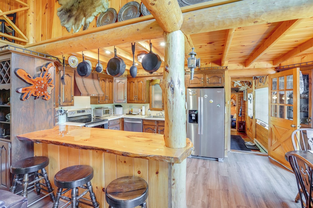 Elegant Hudson Valley Retreat w/ Hot Tub & Pond view 4