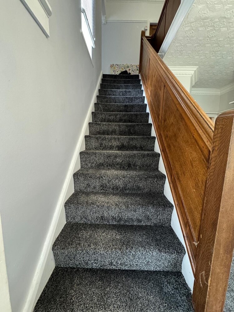 Buxton 5-bed Retreat - Sleeps 11, Parking & Garden