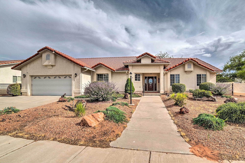 Page Vacations - Page Home w/ Waterfall, 3 Mi to Lake Powell! - Property Image 1