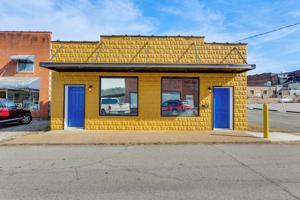 'arboco' Downtown Murphy House w/ Courtyard!