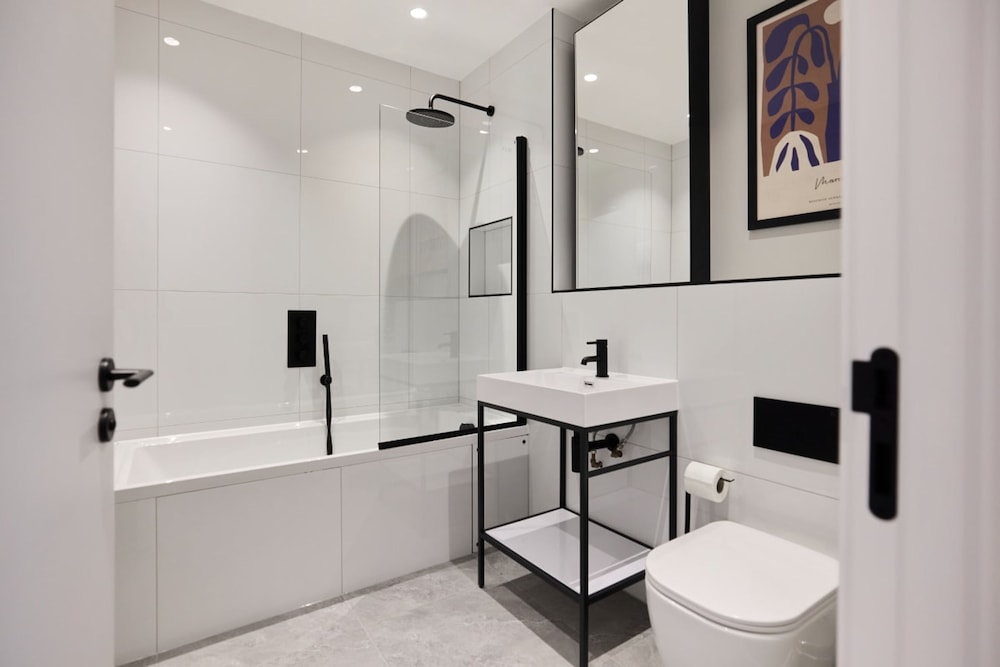 The Brondesbury Place - Bright 2bdr Flat With Balcony Parking