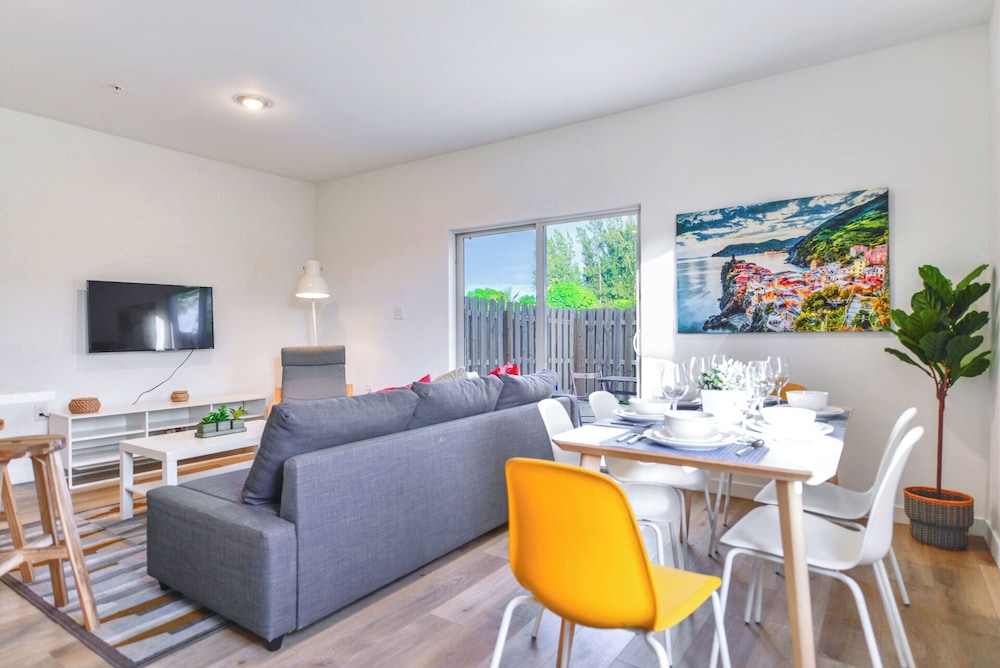 Stylish Townhouses by Design District