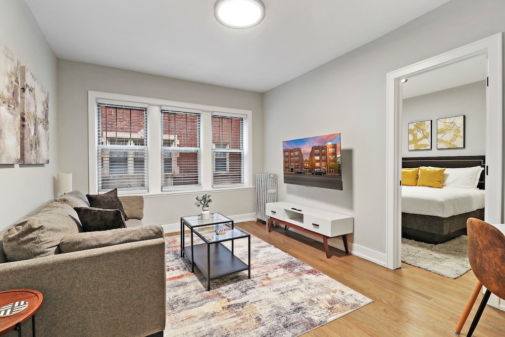 Cozy 2BR - Montrose 1A