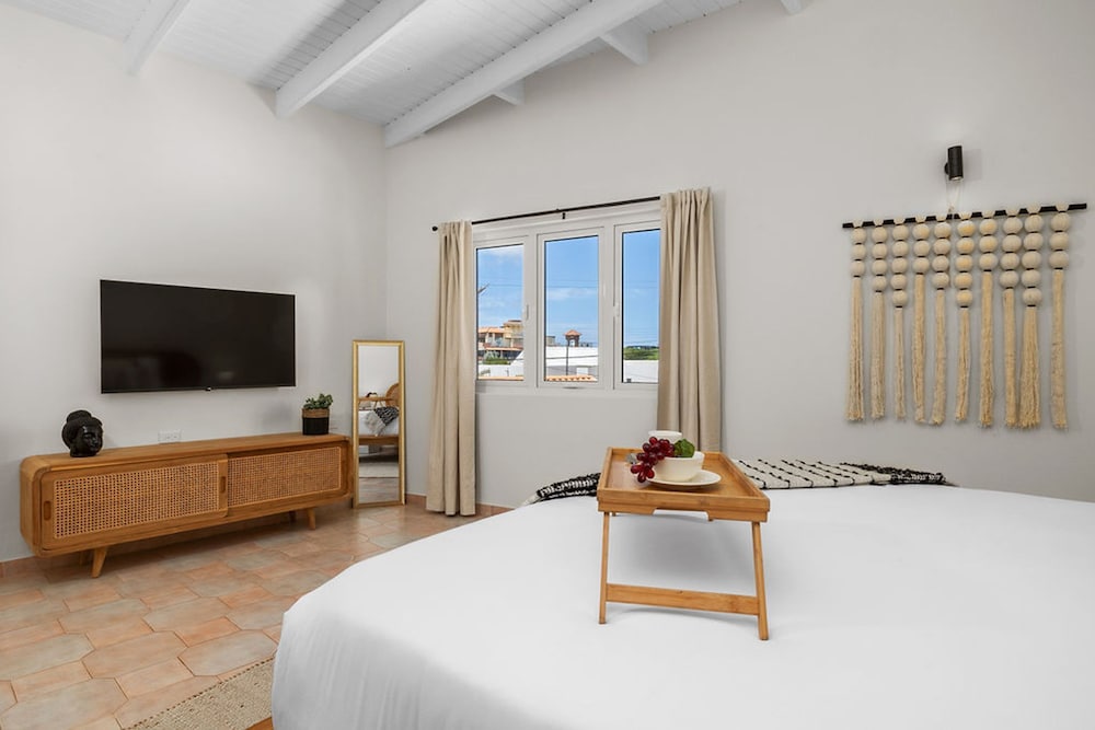 Newly Renovated Amazing Location Private Pool
