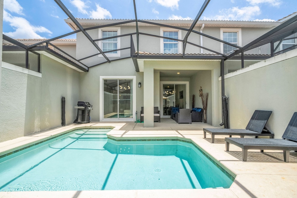 Beautiful 4 BR Close to Disney