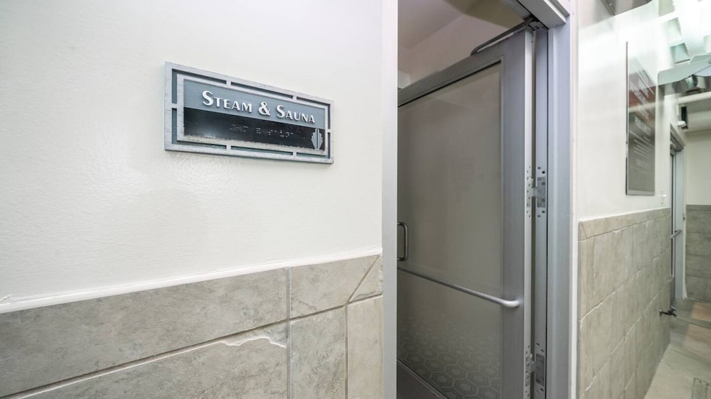 Luxury Downtown Phoenix Loft - Pool Gym Laundry