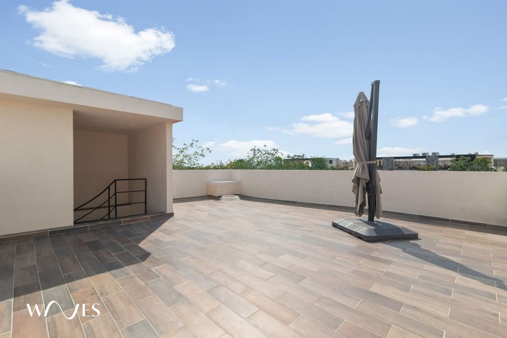 Spacious 3 Br w Private Pool Exclusive Gym