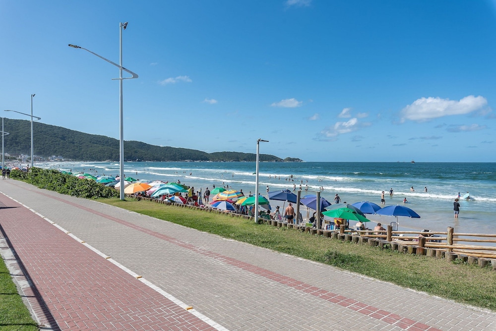 Apt W/balcony 160m Bombas Beach Col102
