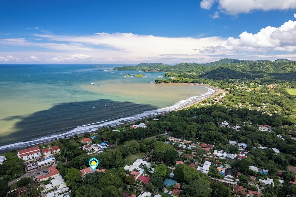 3-BD Beauty with Pool Near Beach