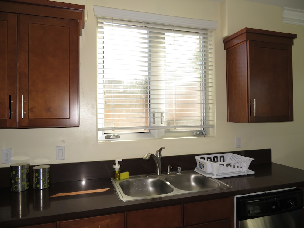 2 Bed 2 Bath in Studio City