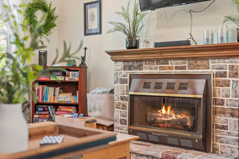 Ridge Retreat by Avantstay Game Room Covered Porch Fire Pit