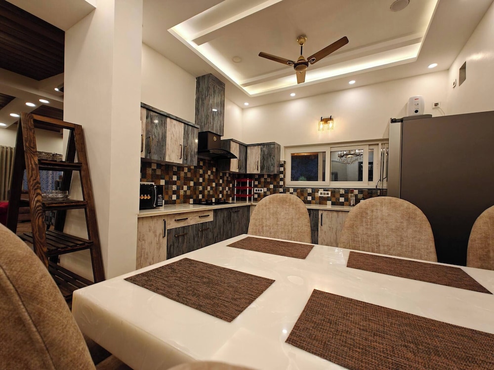 The Paradise - Luxury 3BR Villa Near the Airport in Dehradun