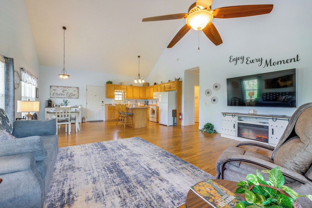 3 Mi to Hiawassee: 'berry Cute Country Cottage'