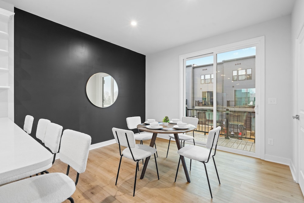 Luxe King 3BR Townhouse Uptown Charlotte