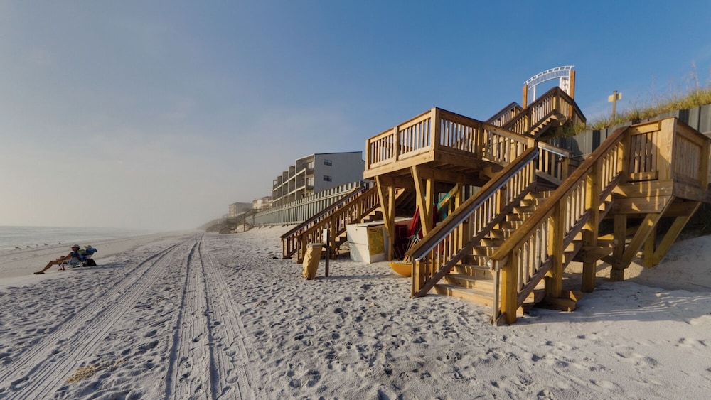 Coastal 3BR Condo With Pool & Shuttle : Snowbird Friendly!