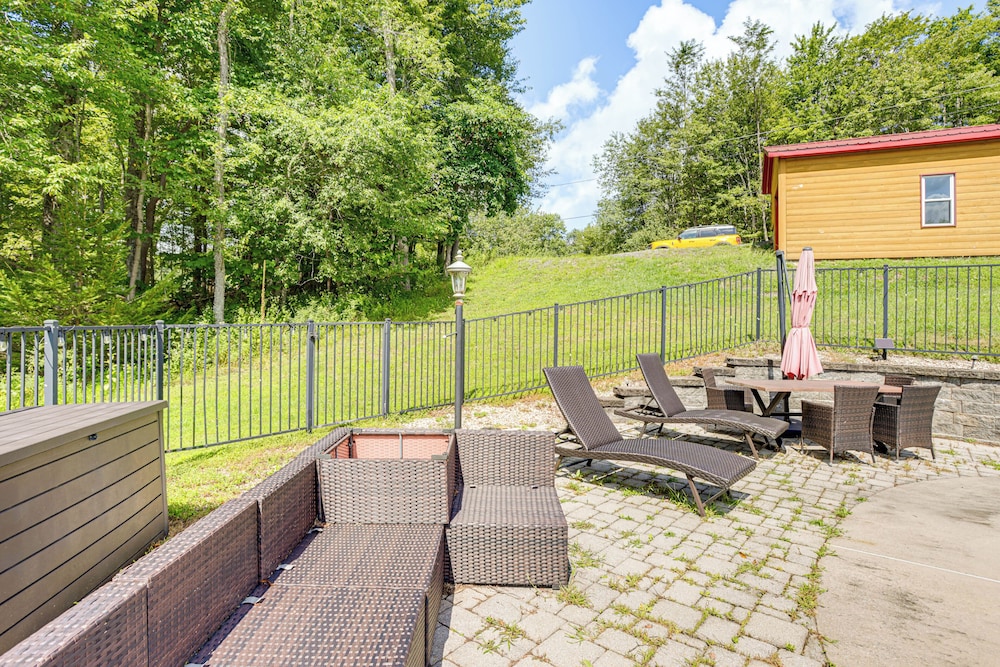 Hot Tub & Game Room: Deep Creek Winter Getaway